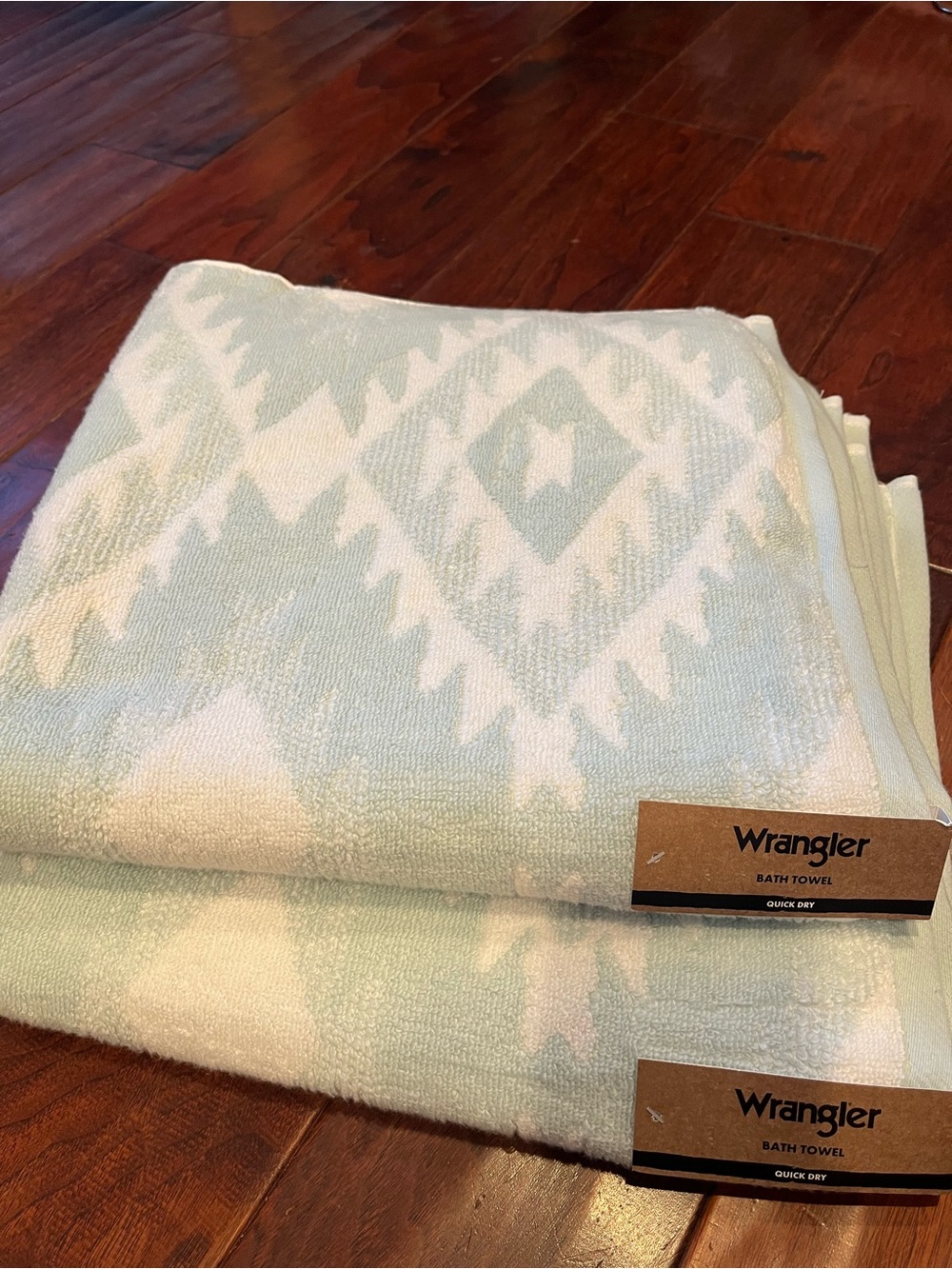 Wrangler Mint Green & White Geometric Bath Towels